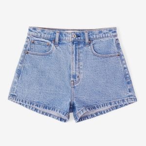 Abercrombie & FitchClassic High Rise Mom Short size 26 / 2 NWT